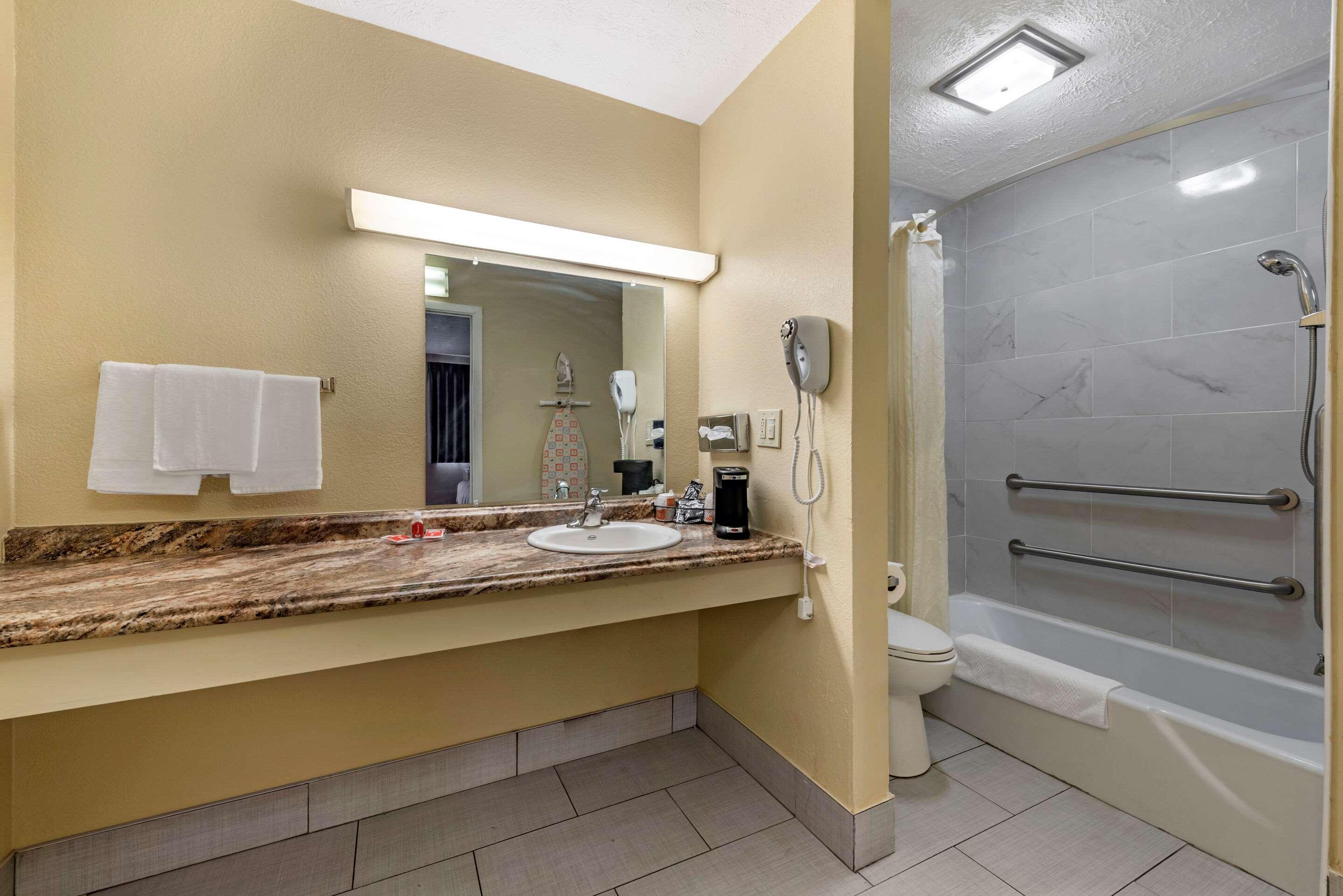 Econo Lodge Erlanger - Cincinnati Airport Bagian luar foto